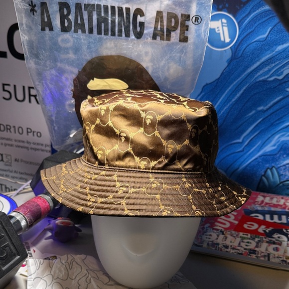 A BATHING APE COLLEGE MONOGRAM REVERSIBLE TO BLACK BUCKET HAT